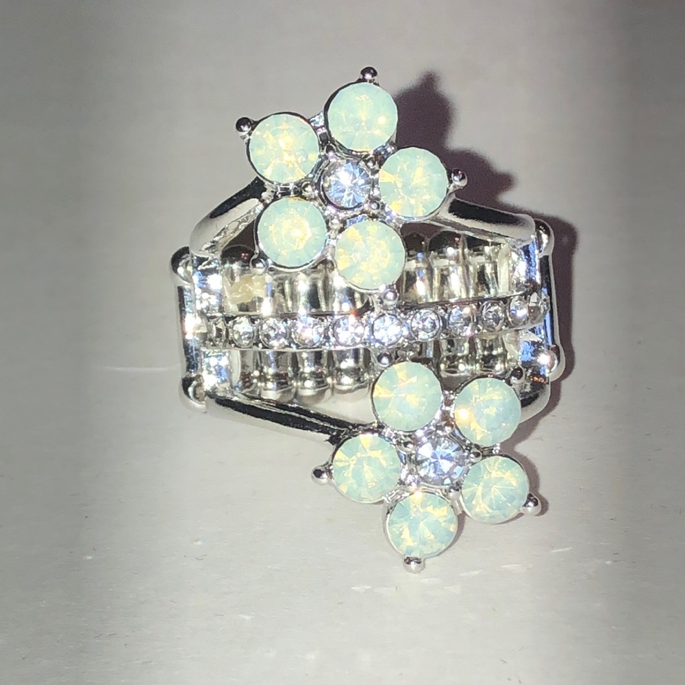Opalescent Flower Cluster Stretchy Ring - White Opal Effect